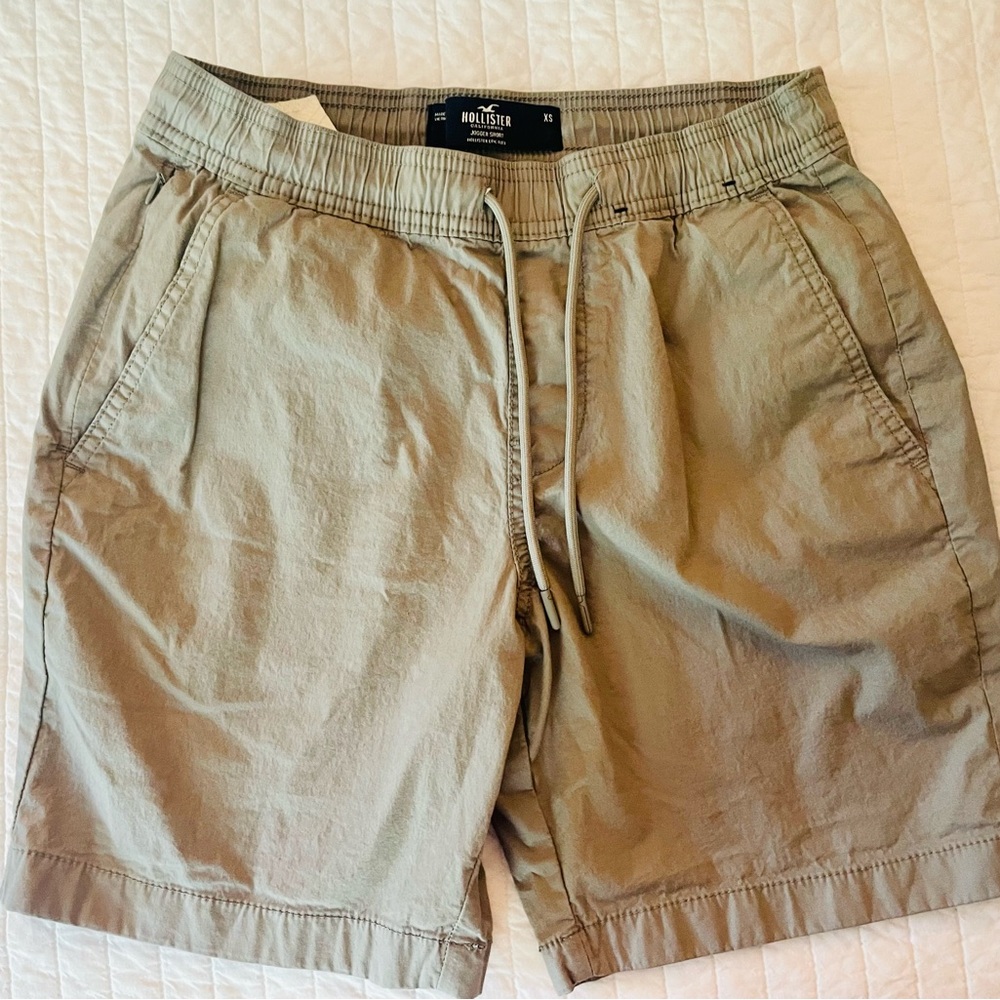 Like new x-small Hollister 7” shorts